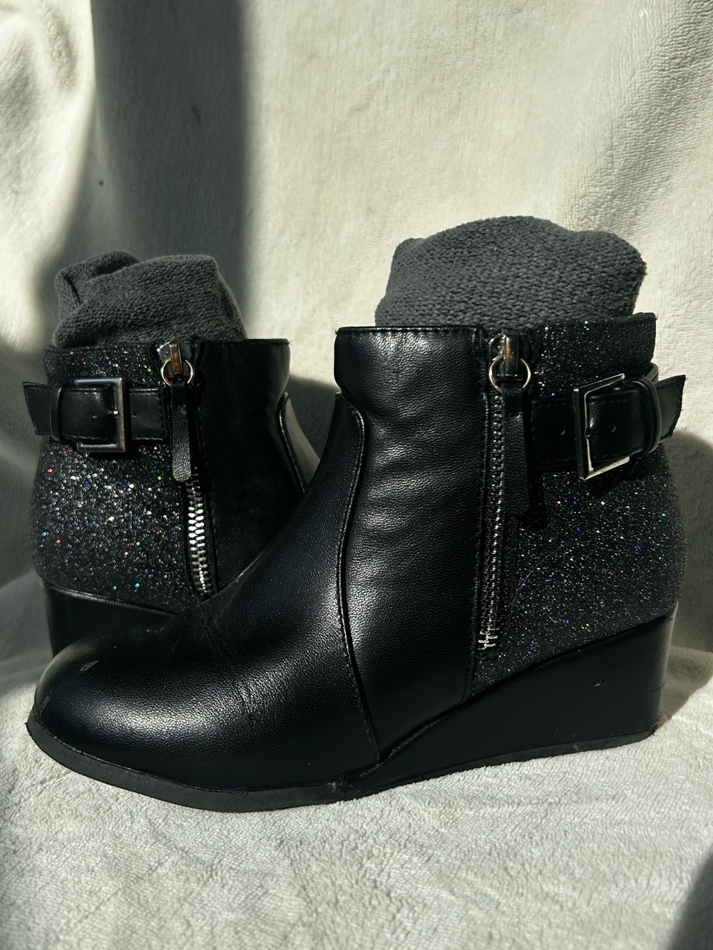 Kids Black Glitter Wedge Ankle Boots- size 1